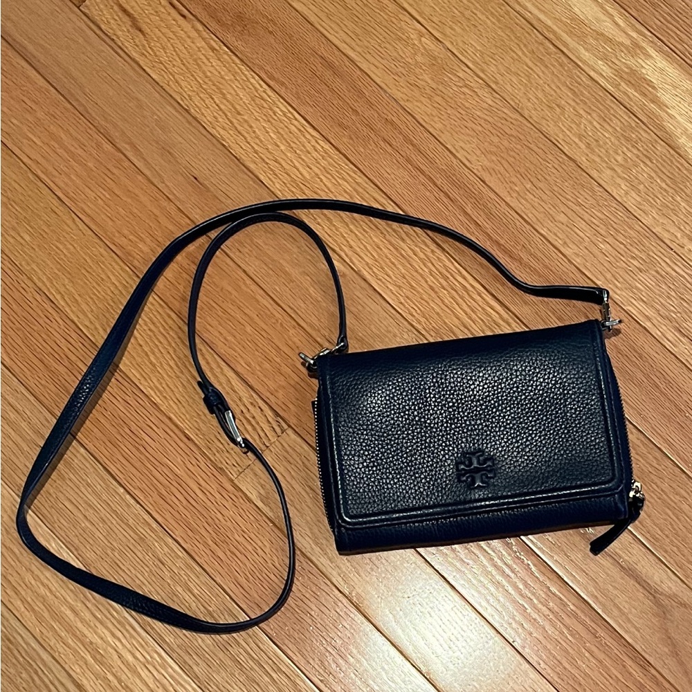 Tory Burch navy purse great shape